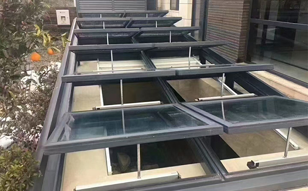 某轨道交通车辆维修车间乾县排烟窗应用