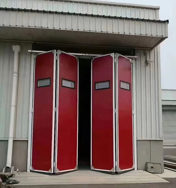 乾县工业折叠门在大型装配车间出入口的应用实例 乾县工业折叠门在大型装配车间出入口的应用实例